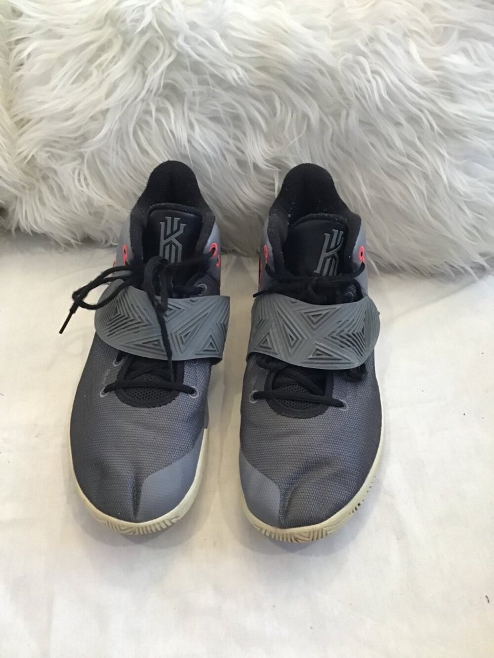 NIKE KYRIE FLYTRAP III’s Cool grey size 14